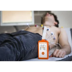 Electrocardiographe ECG Cardioline Touchecg HD+ Bluetooth (12 pistes) pour Windows avec tablette 11
