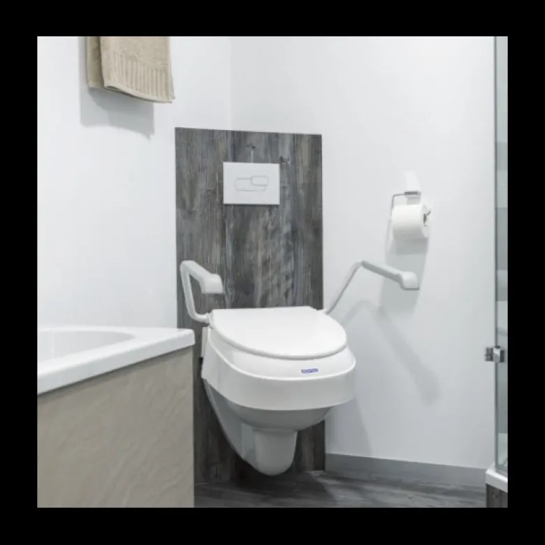 Rehausse WC avec accourdoirs Invacare Aquatec 900